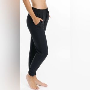 Zyia Black Perfection Jogger XL NWT